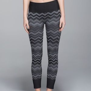 NWT lululemon ebb to street heathered slate chevron size 4